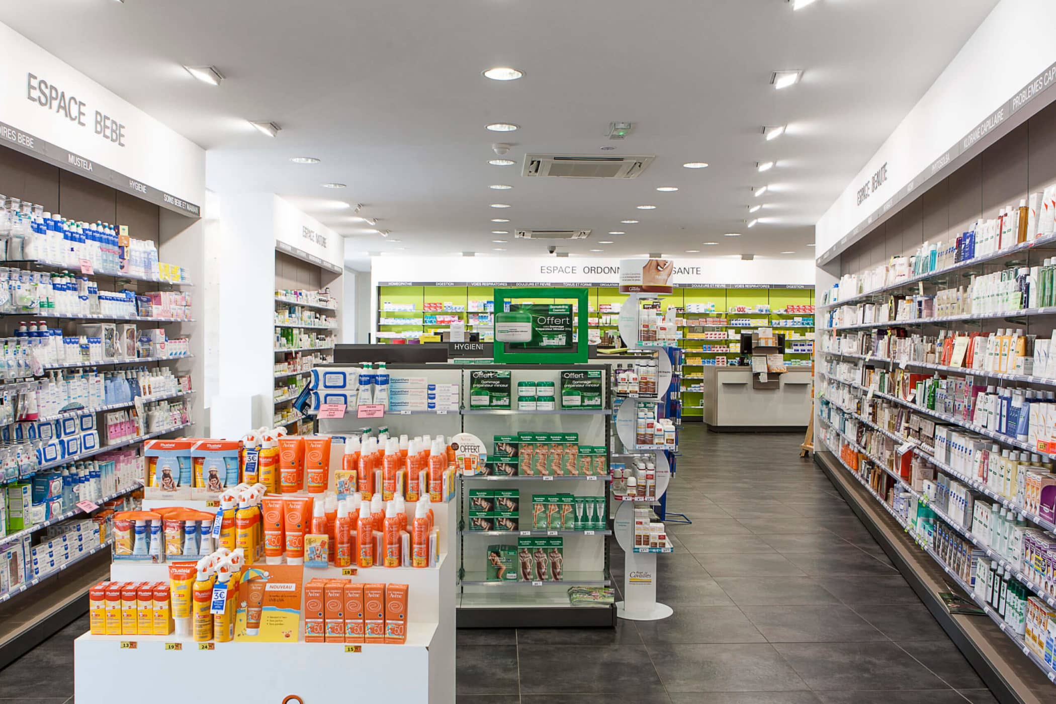 PHARMACIE DU CHATEAU Niclas Delannoy architecte CHERENG 66 copie